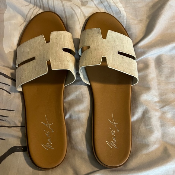 Mari A flat sandals - Picture 2 of 8